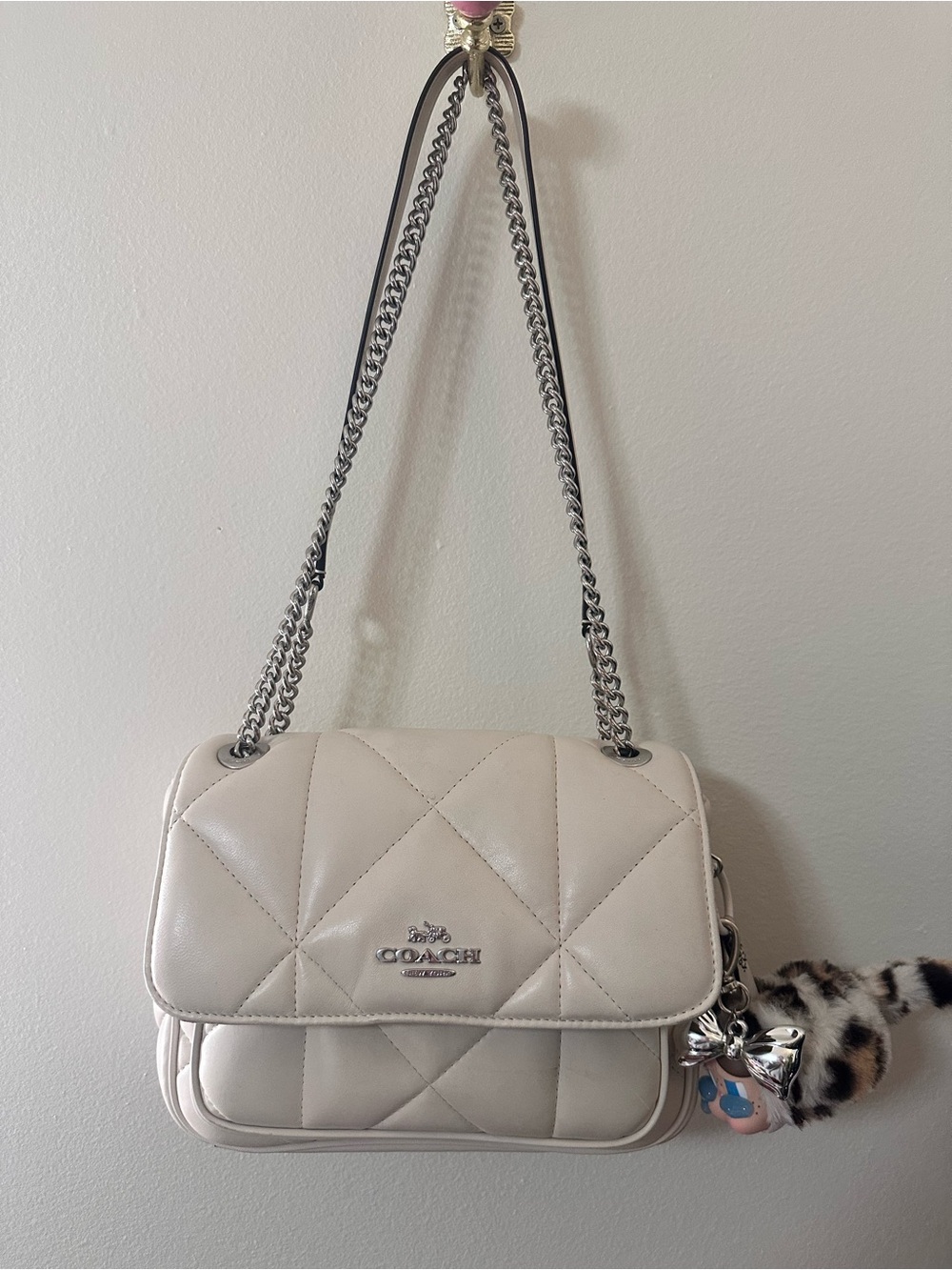 Coach Klare 25 with Puffy Diamond Quilting in Chalk